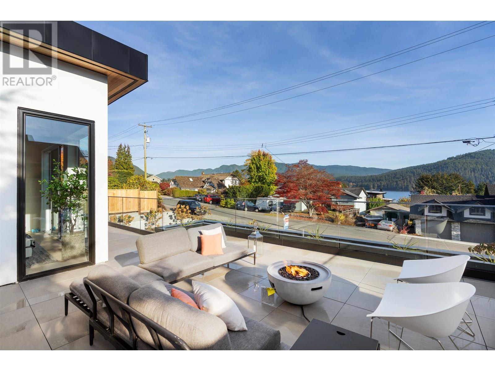 519 Roslyn Boulevard, North Vancouver, British Columbia  V7G 1P2 - Photo 39 - R2819975