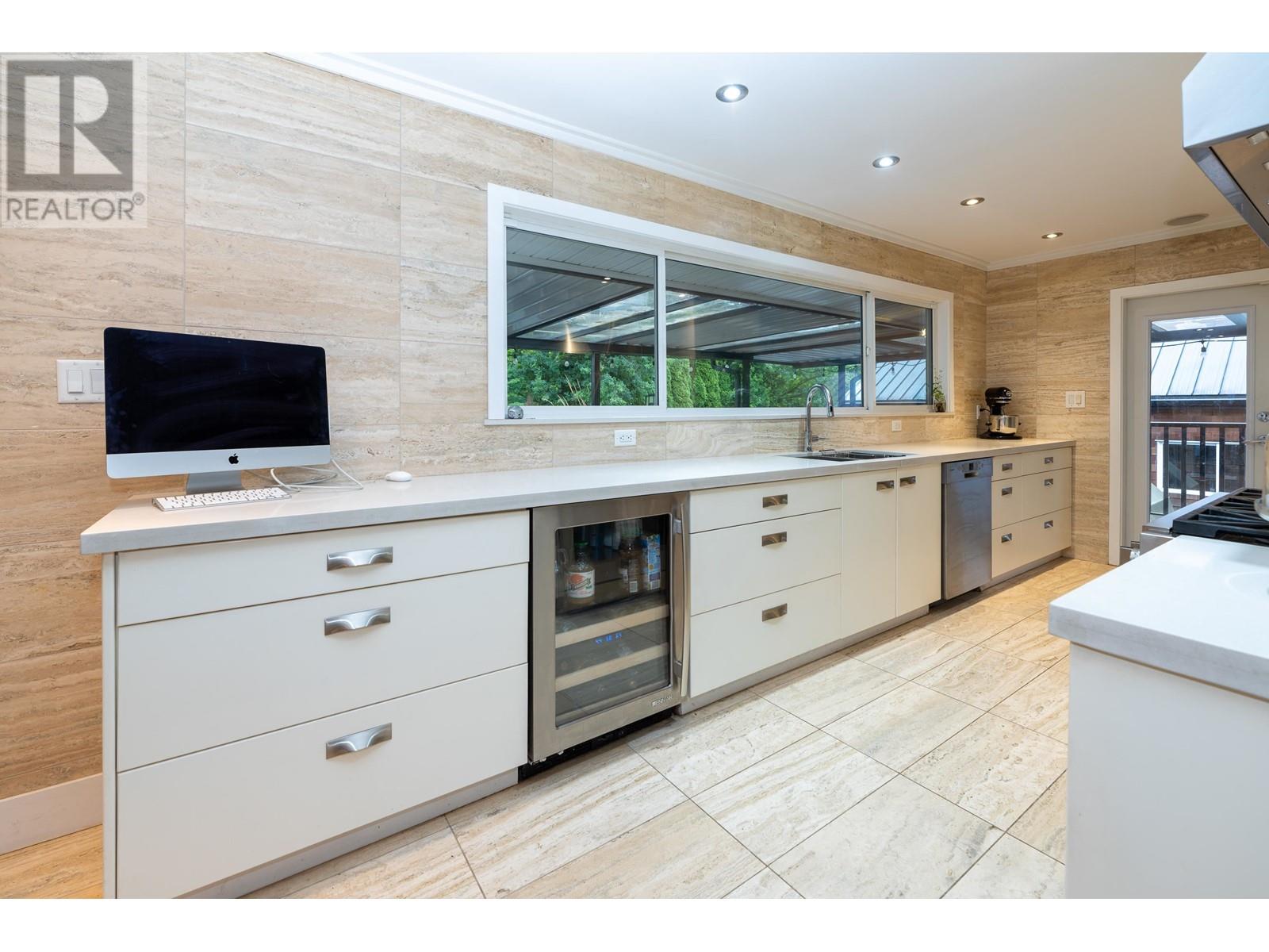 3707 Wellington Street, Port Coquitlam, British Columbia  V3B 3Y9 - Photo 3 - R2819003