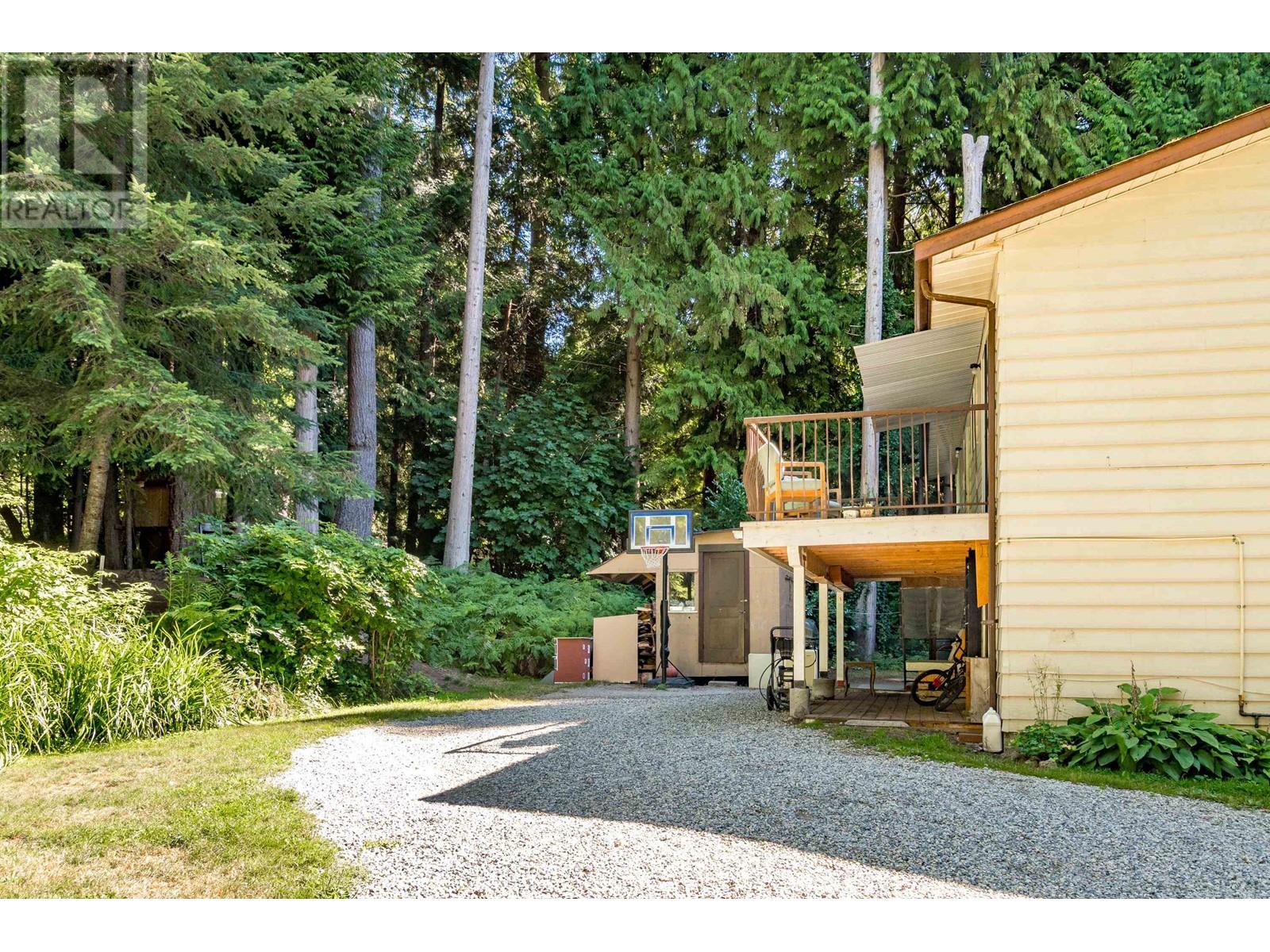 2066 Lower Road, Roberts Creek, British Columbia  V0N 2W6 - Photo 13 - R2806071