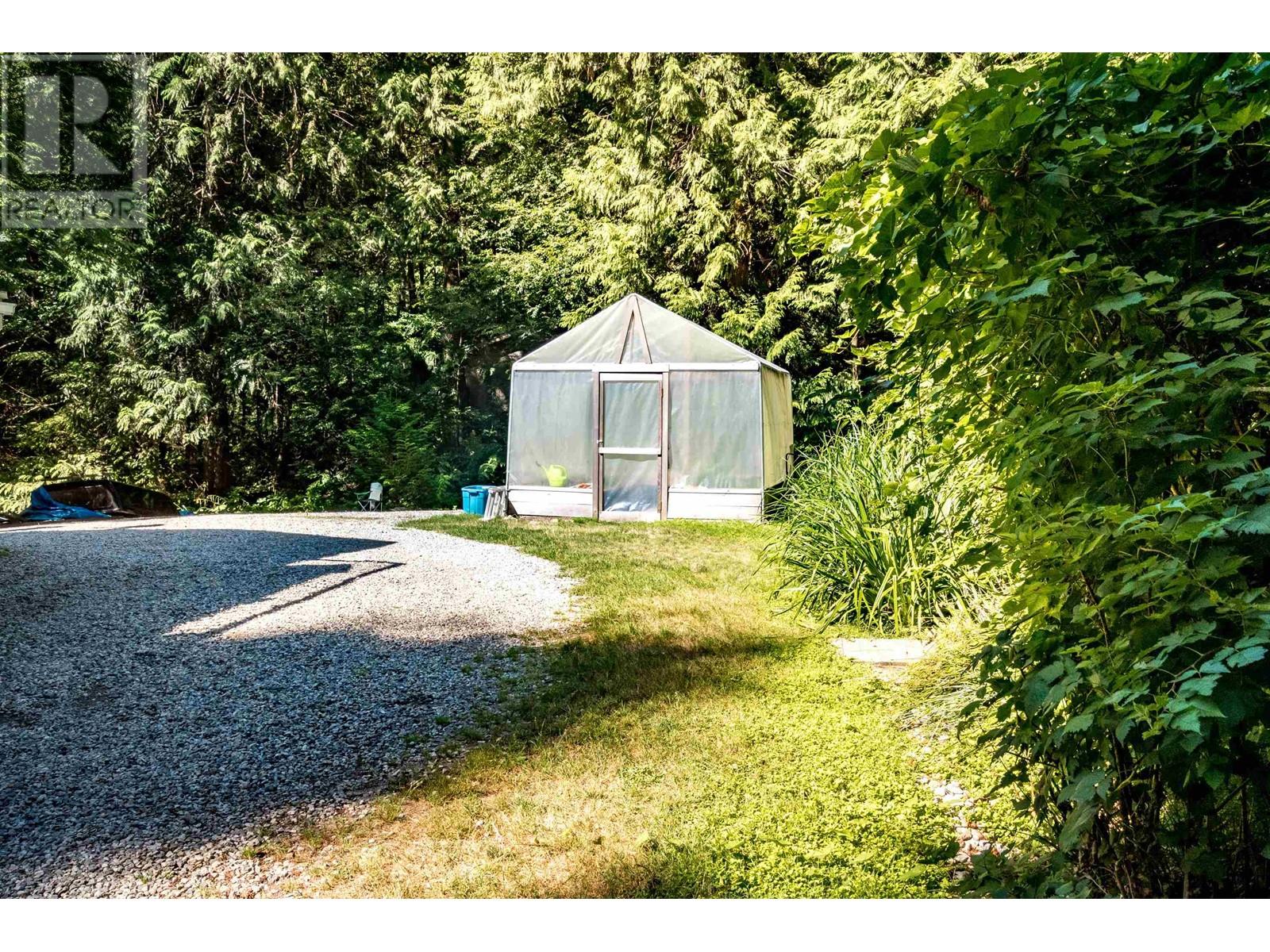 2066 Lower Road, Roberts Creek, British Columbia  V0N 2W6 - Photo 11 - R2806071