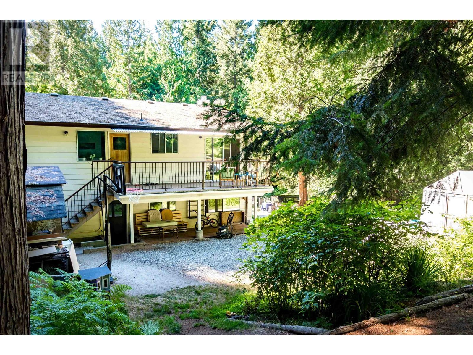 2066 Lower Road, Roberts Creek, British Columbia  V0N 2W6 - Photo 5 - R2806071
