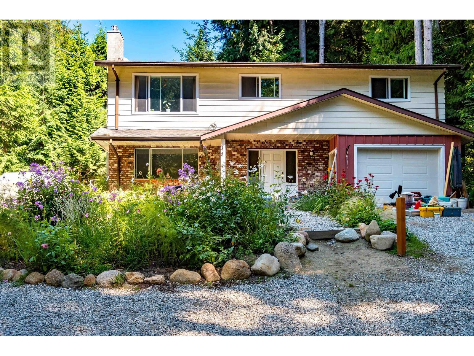 2066 LOWER ROAD, roberts creek, British Columbia