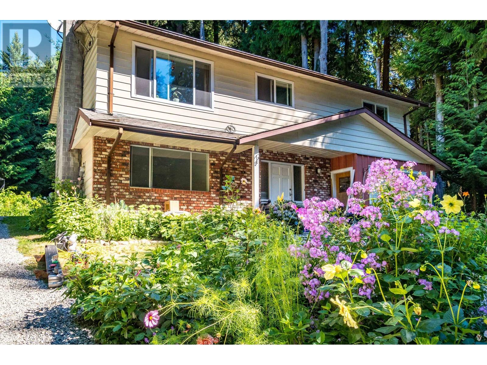 2066 Lower Road, Roberts Creek, British Columbia  V0N 2W6 - Photo 2 - R2806071