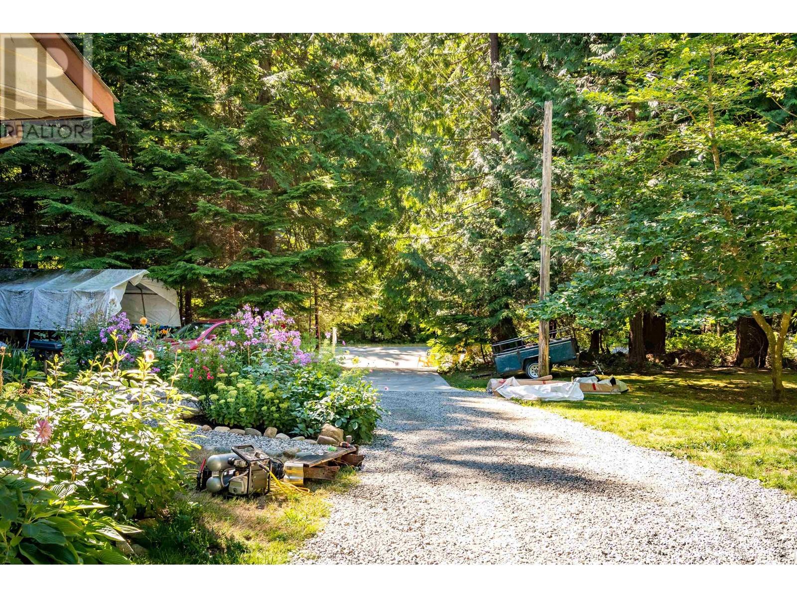 2066 Lower Road, Roberts Creek, British Columbia  V0N 2W6 - Photo 38 - R2806071