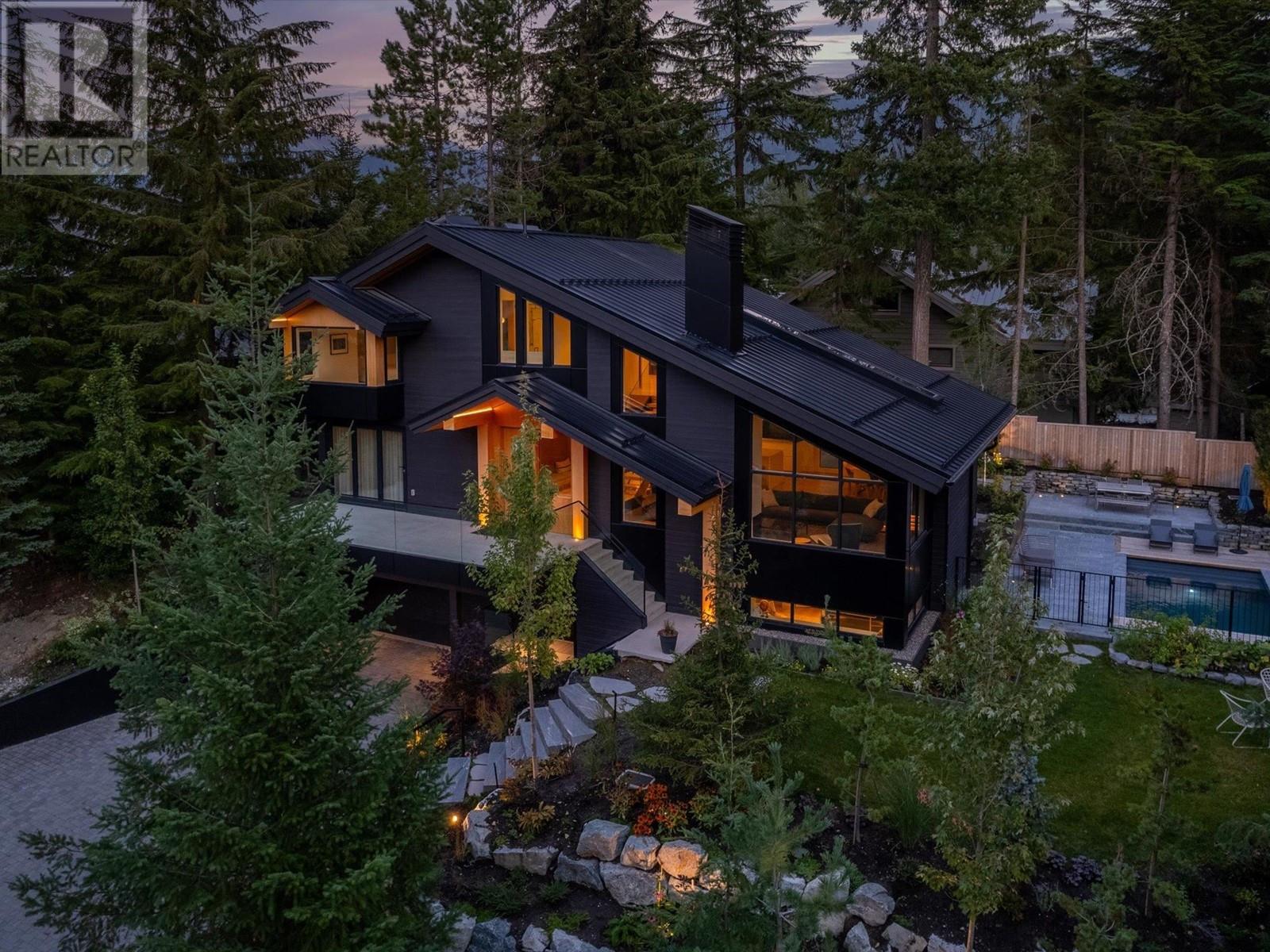 6343 Fairway Drive, Whistler, British Columbia  V8E 0C9 - Photo 3 - R2819869