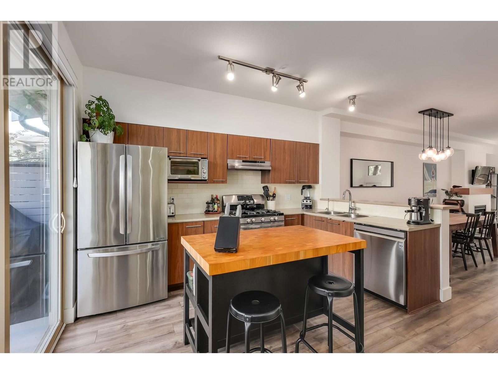 111 100 Klahanie Drive, Port Moody, British Columbia  V3H 5K3 - Photo 10 - R2820038