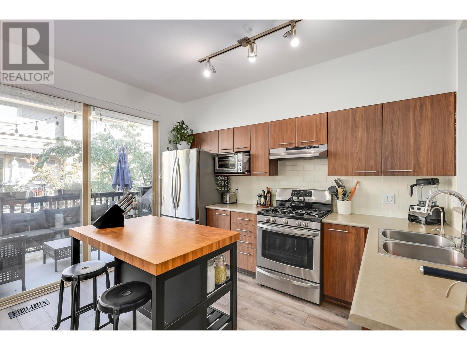111 100 Klahanie Drive, Port Moody, British Columbia  V3H 5K3 - Photo 7 - R2820038