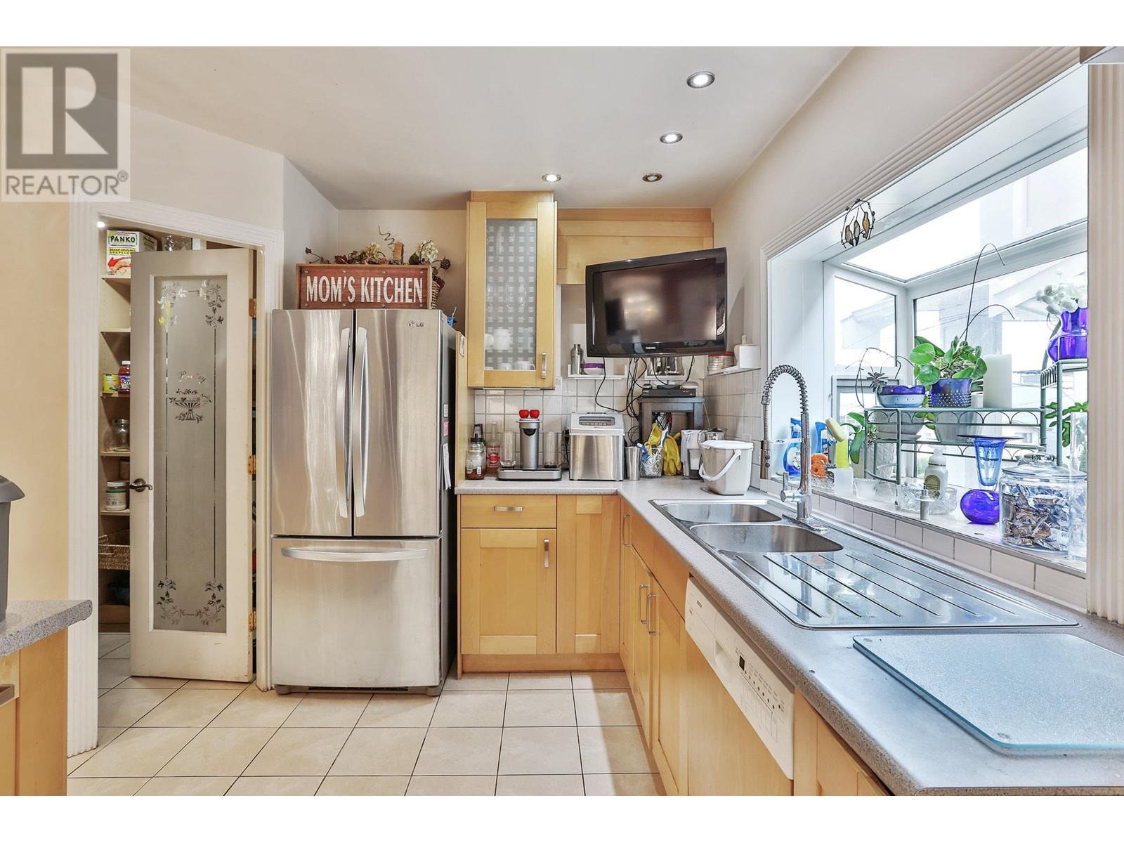 4732 Maitland Street, Burnaby, British Columbia  V5H 1N2 - Photo 3 - R2811005