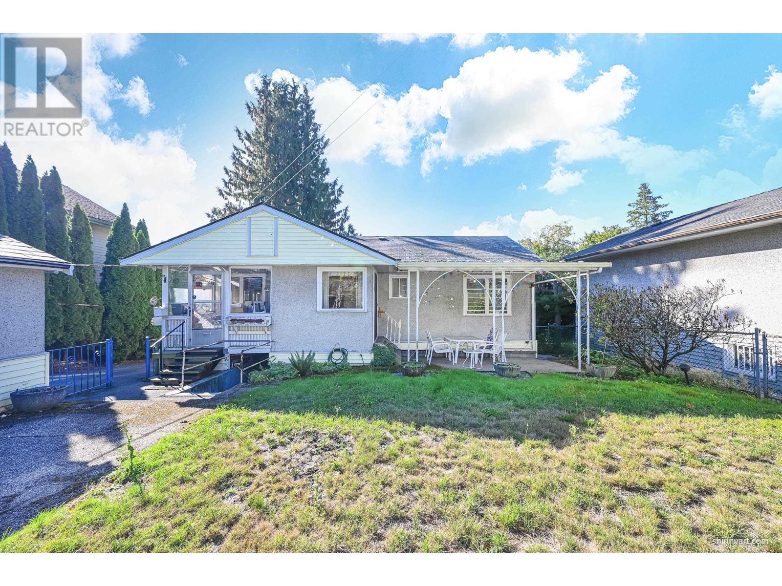 4419 Marine Drive, Burnaby, British Columbia  V5J 3G1 - Photo 3 - R2818799