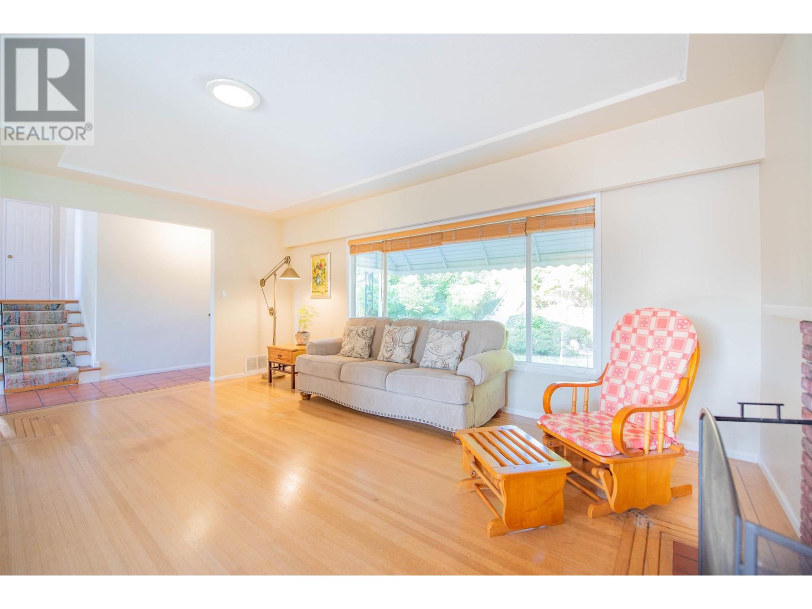 6070 Elgin Avenue, Burnaby, British Columbia  V5H 3S4 - Photo 5 - R2818971