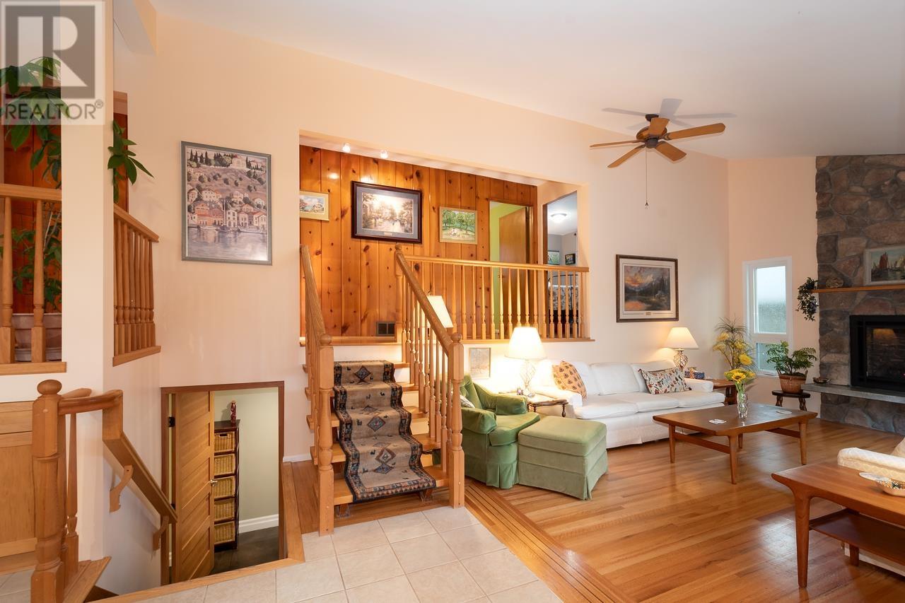 4218 Caddy Road, North Vancouver, British Columbia  V7G 1B7 - Photo 3 - R2819844