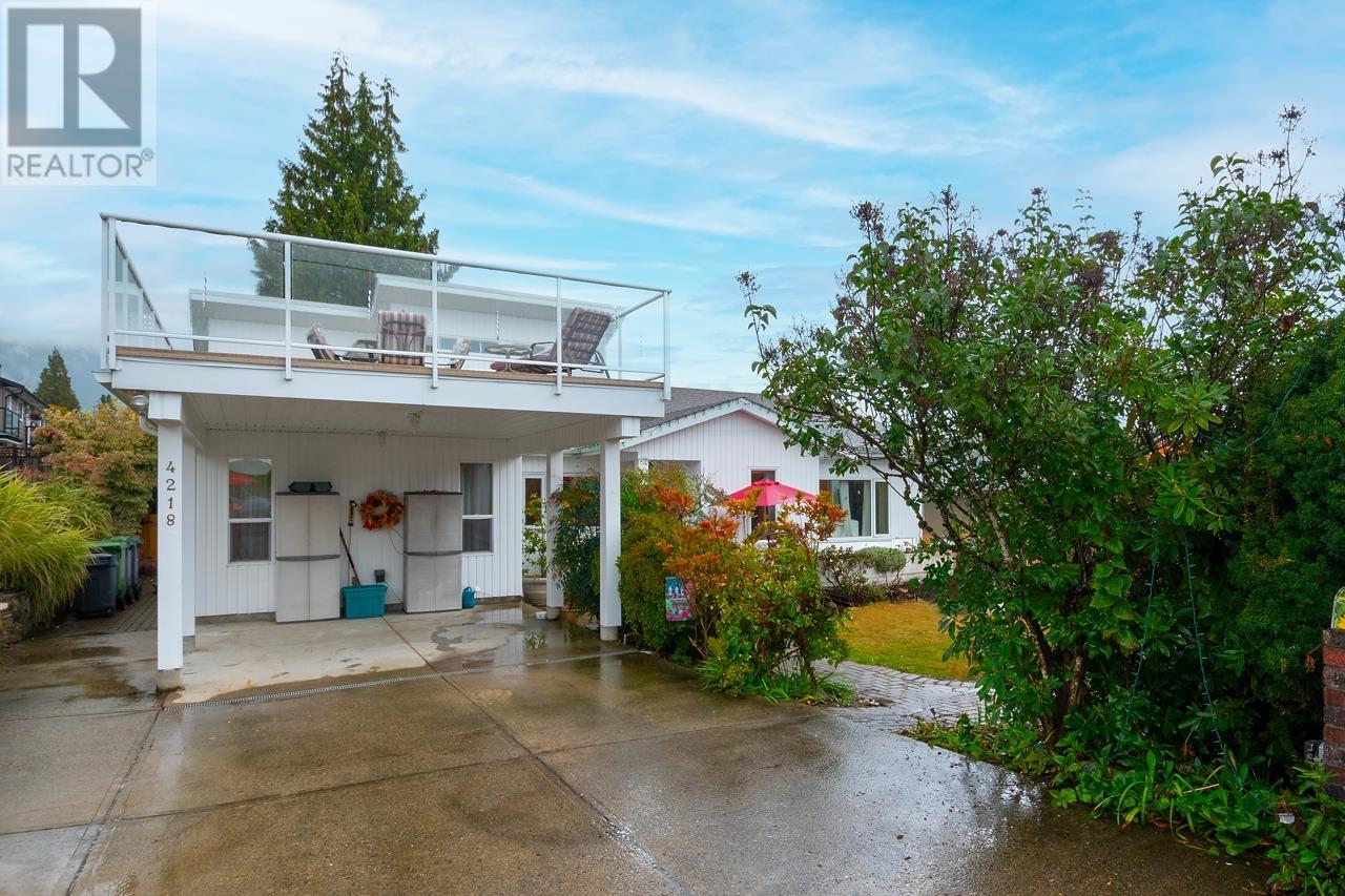 4218 Caddy Road, North Vancouver, British Columbia  V7G 1B7 - Photo 2 - R2819844