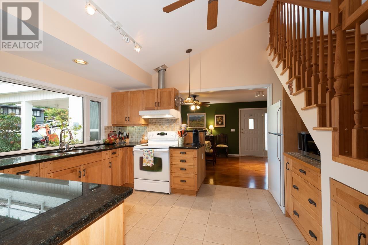4218 Caddy Road, North Vancouver, British Columbia  V7G 1B7 - Photo 8 - R2819844