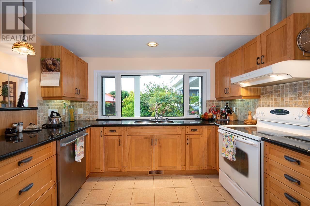 4218 Caddy Road, North Vancouver, British Columbia  V7G 1B7 - Photo 9 - R2819844