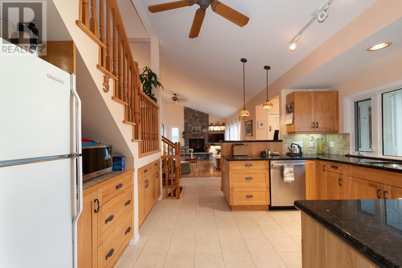 4218 Caddy Road, North Vancouver, British Columbia  V7G 1B7 - Photo 10 - R2819844
