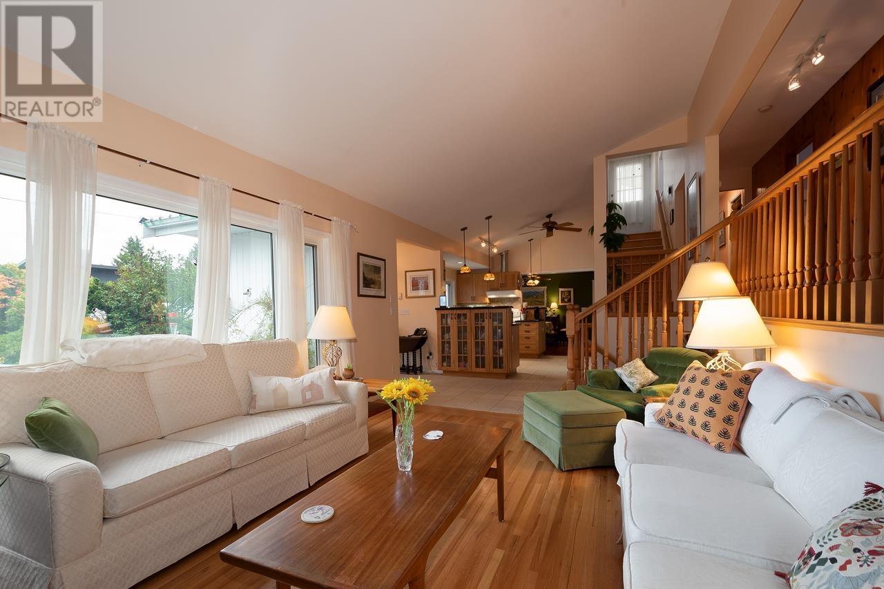4218 Caddy Road, North Vancouver, British Columbia  V7G 1B7 - Photo 6 - R2819844