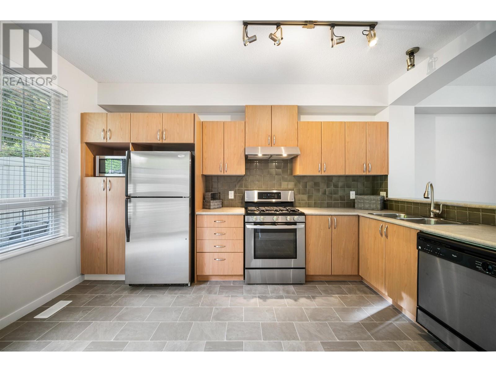 75 2978 Whisper Way, Coquitlam, British Columbia  V3E 3R8 - Photo 3 - R2819665