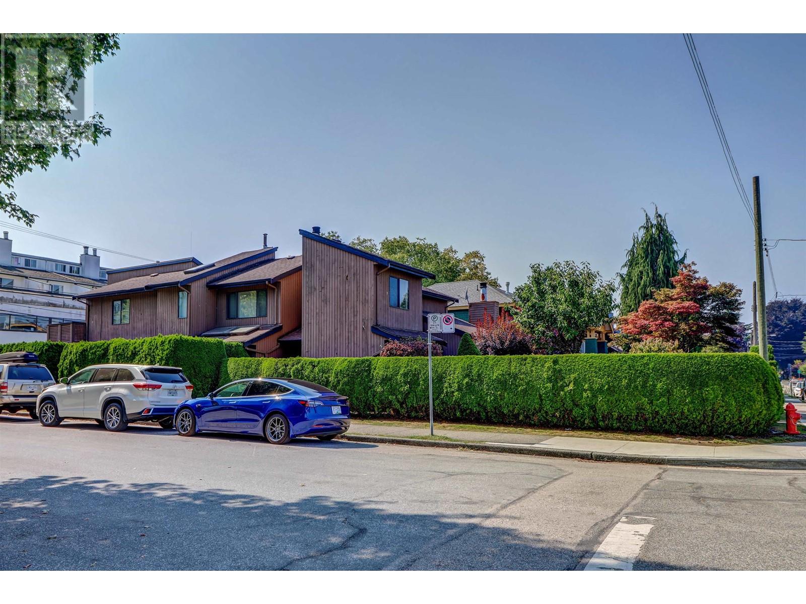 2425 BAYSWATER STREET, vancouver, British Columbia V6K4N3