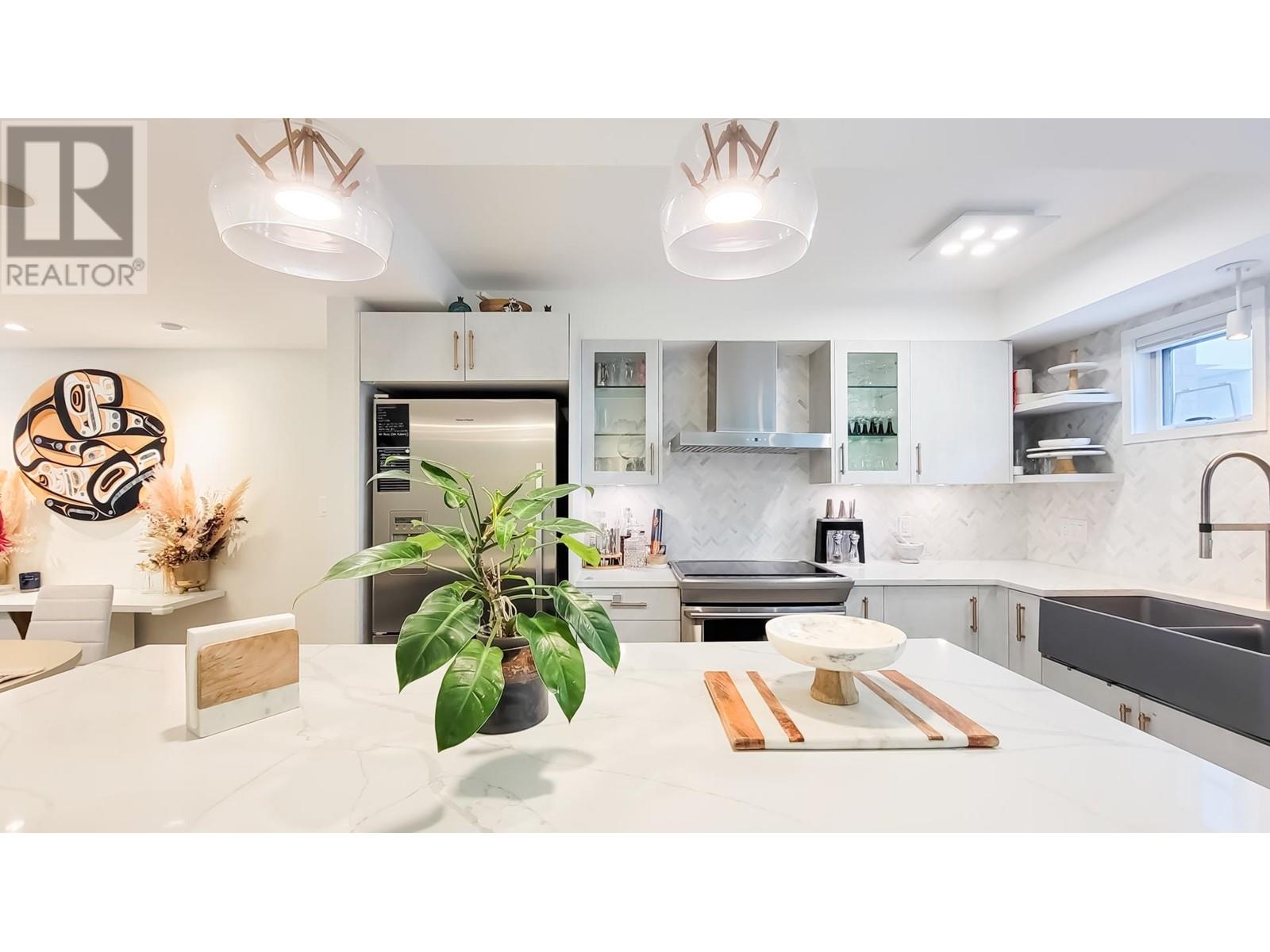 T16 1501 Howe Street, Vancouver, British Columbia  V6Z 2P8 - Photo 1 - R2820142