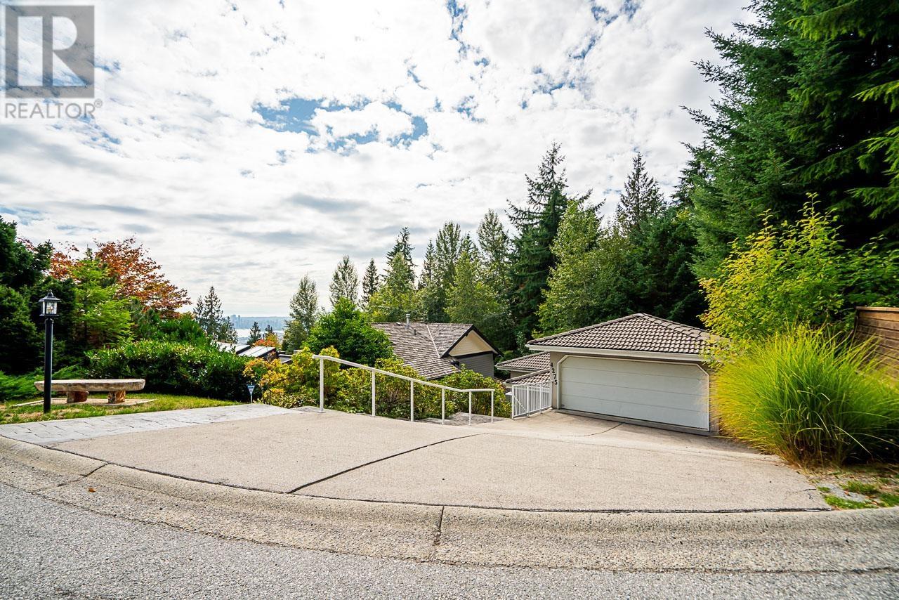 4275 St. Pauls Avenue, North Vancouver, British Columbia  V7N 1T4 - Photo 2 - R2813934