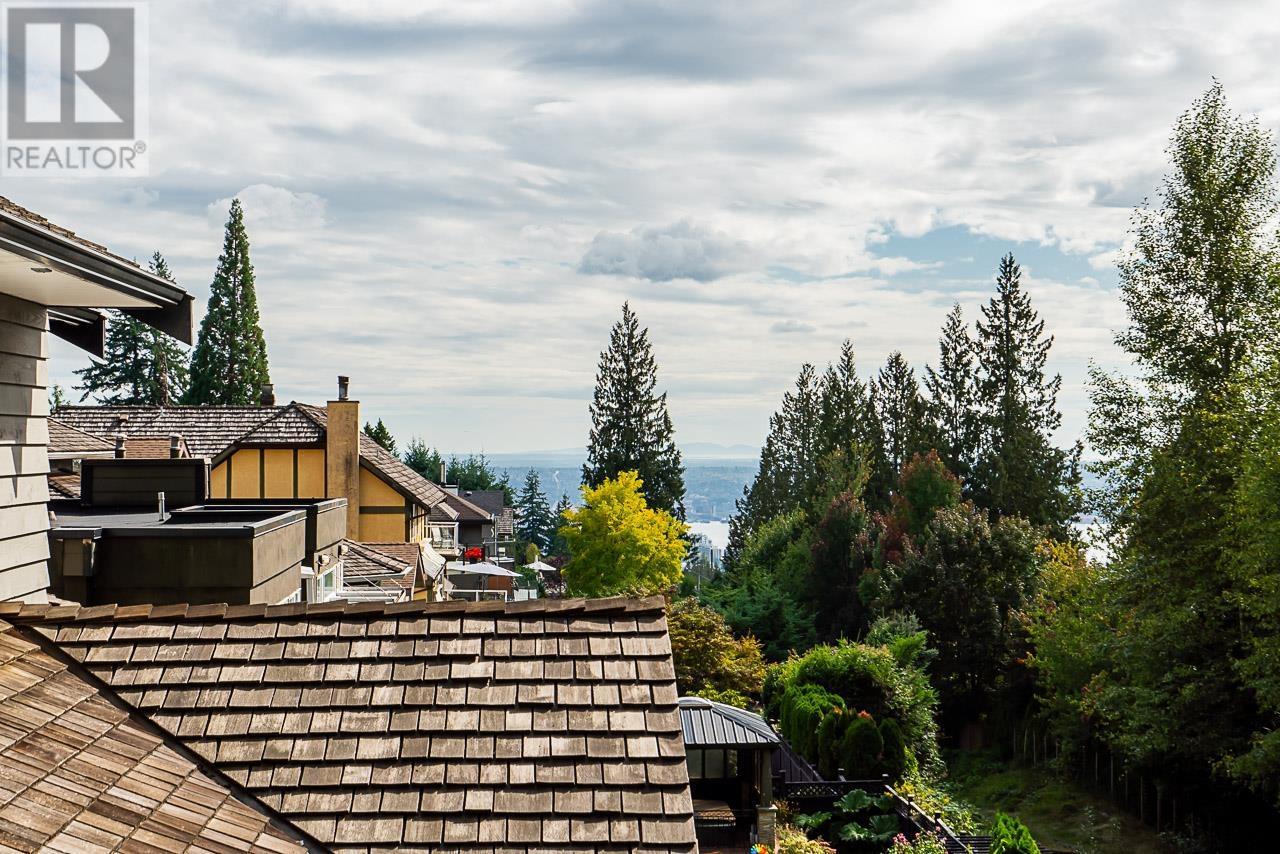 4275 ST. PAULS AVENUE, north vancouver, British Columbia