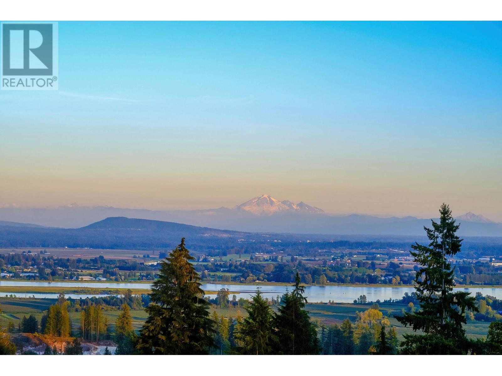 1445 Shay Street, Coquitlam, British Columbia  V3E 0M3 - Photo 3 - R2820153
