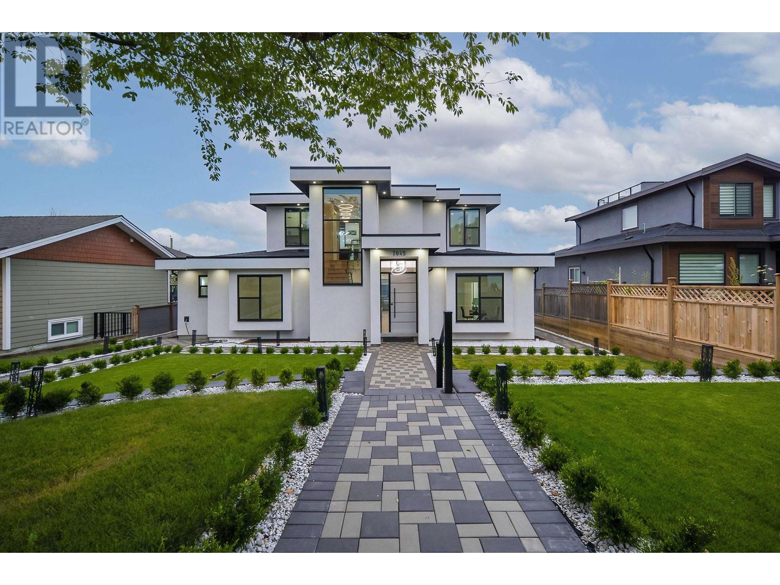 7045 Ridge Drive, Burnaby, British Columbia  V5A 1A8 - Photo 2 - R2810612