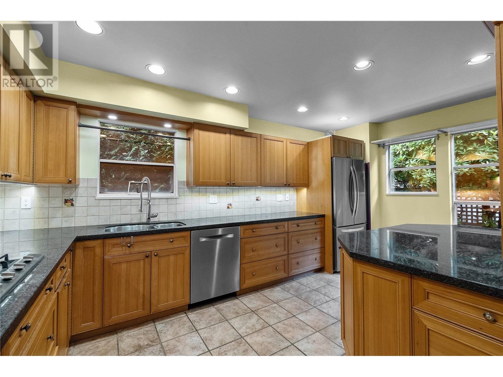 B4 275 E 4th Street, North Vancouver, British Columbia  V7L 1J1 - Photo 13 - R2819096