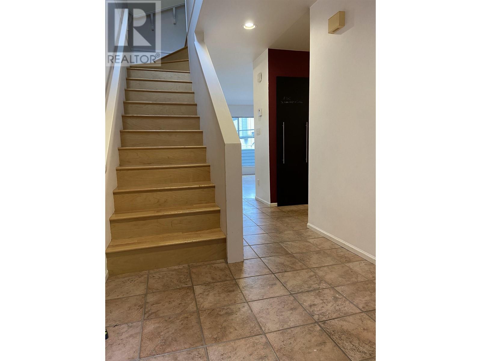 B4 275 E 4th Street, North Vancouver, British Columbia  V7L 1J1 - Photo 2 - R2819096