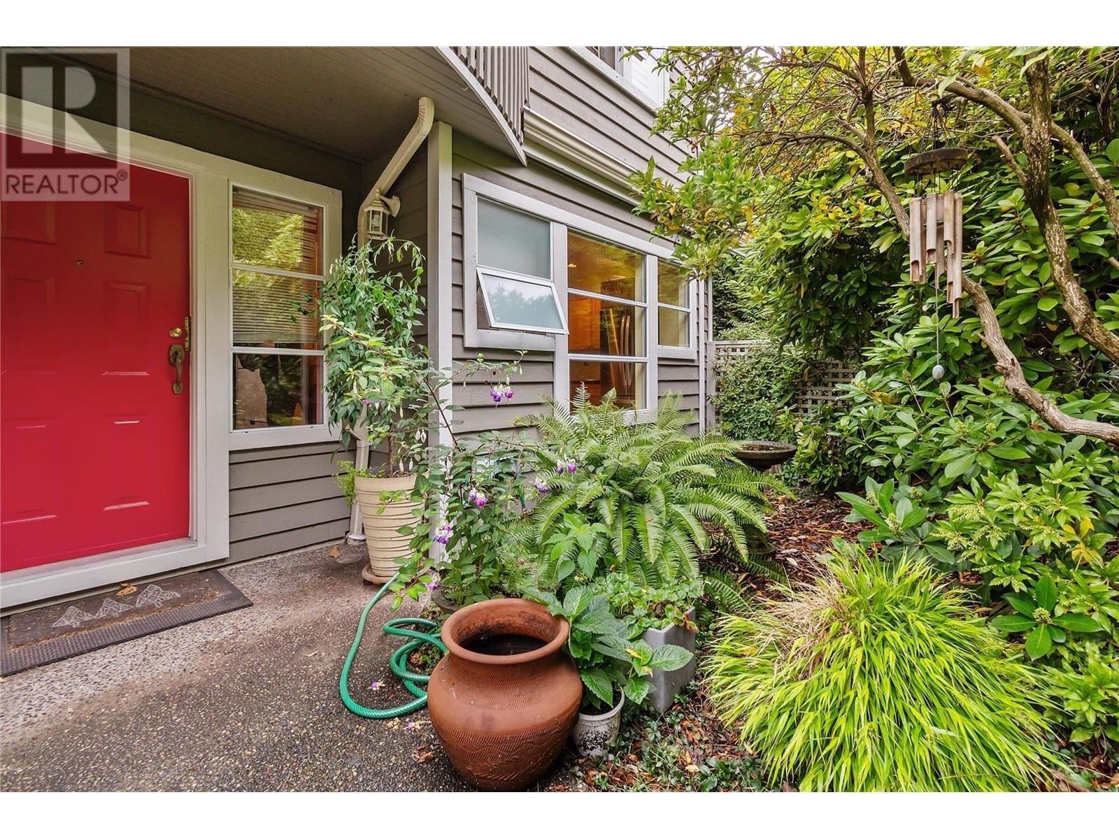 B4 275 E 4TH STREET, north vancouver, British Columbia