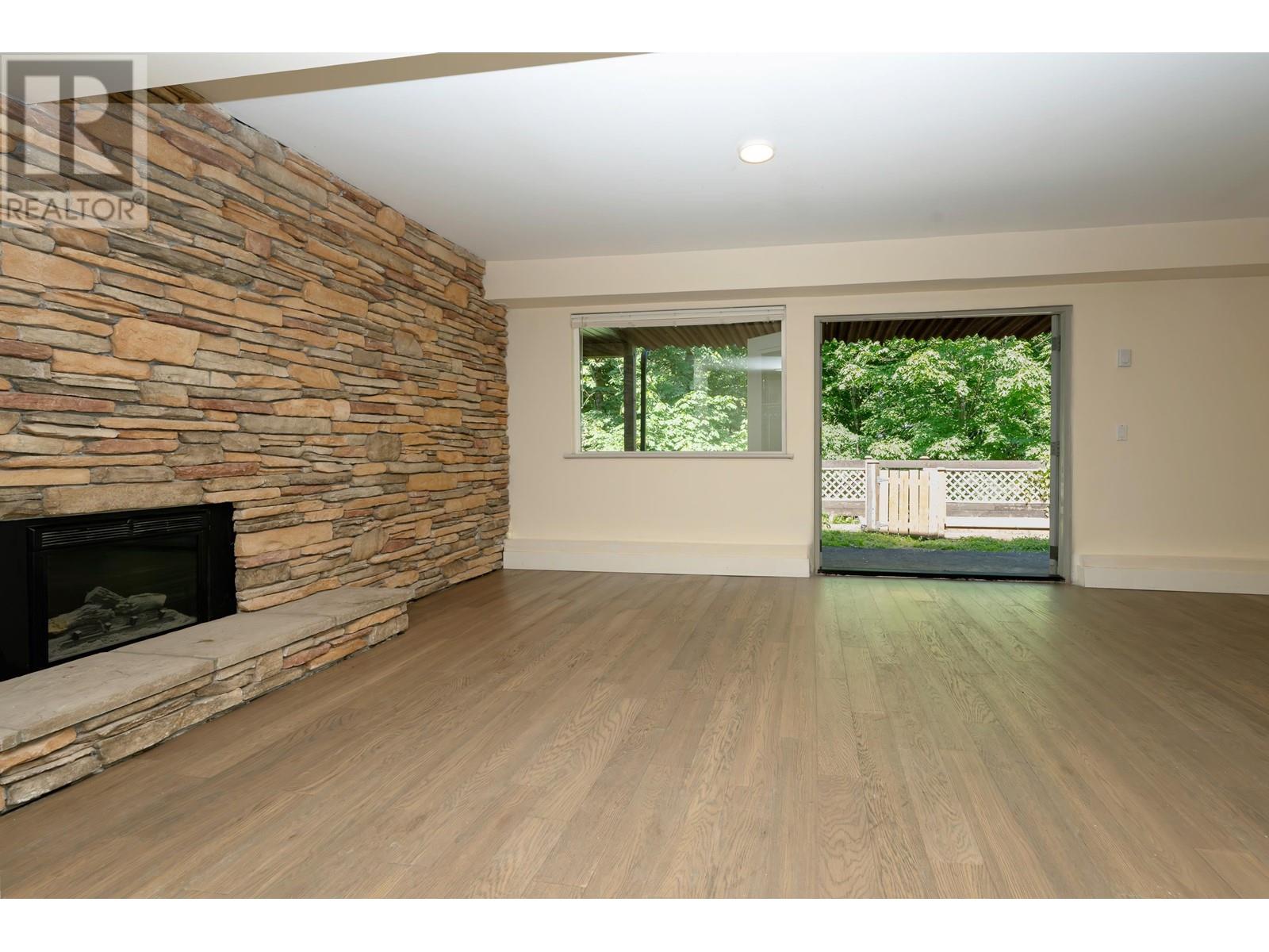 1404 Mary Hill Lane, Port Coquitlam, British Columbia  V3C 4C3 - Photo 3 - R2807911