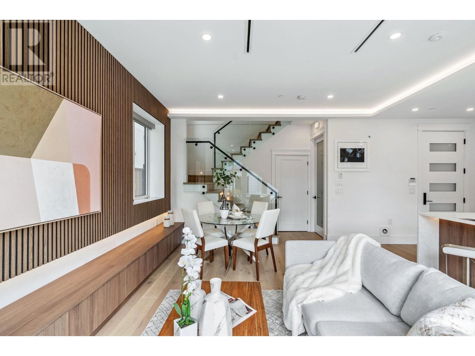 2 2846 Mcgill Street, Vancouver, British Columbia  V5K 1H6 - Photo 3 - R2820008