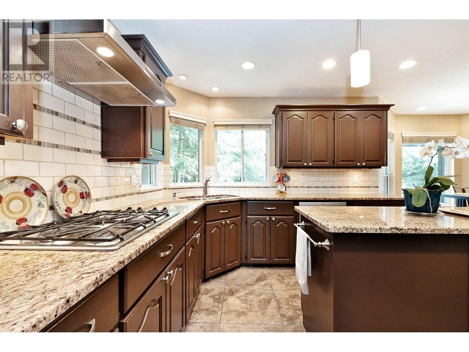 12 Timbercrest Drive, Port Moody, British Columbia  V3H 4T6 - Photo 9 - R2820235