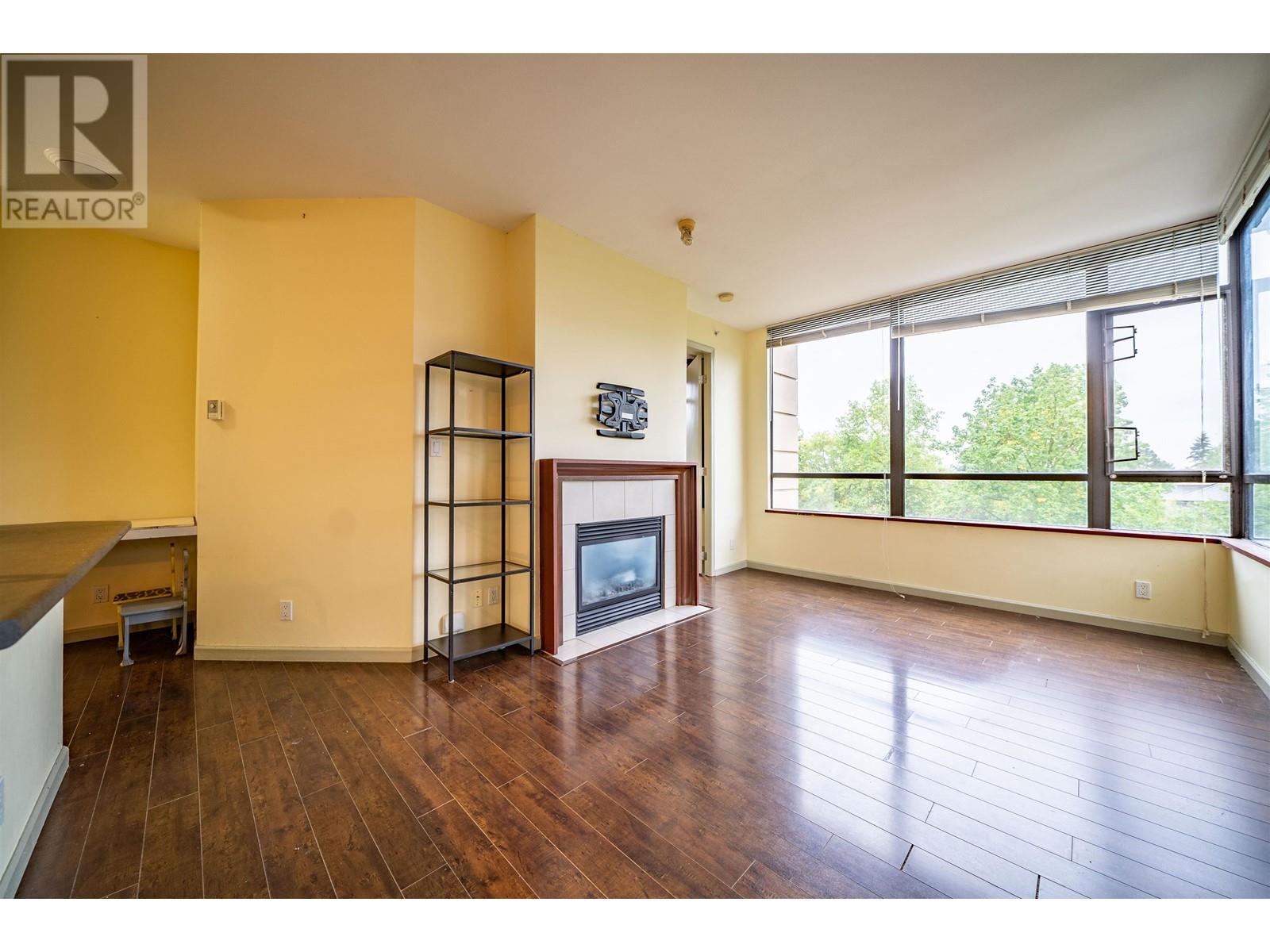 305 7368 Sandborne Avenue, Burnaby, British Columbia  V3N 5C5 - Photo 2 - R2820205