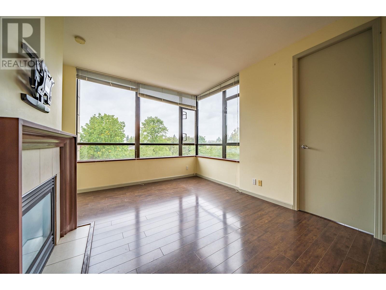 305 7368 Sandborne Avenue, Burnaby, British Columbia  V3N 5C5 - Photo 3 - R2820205