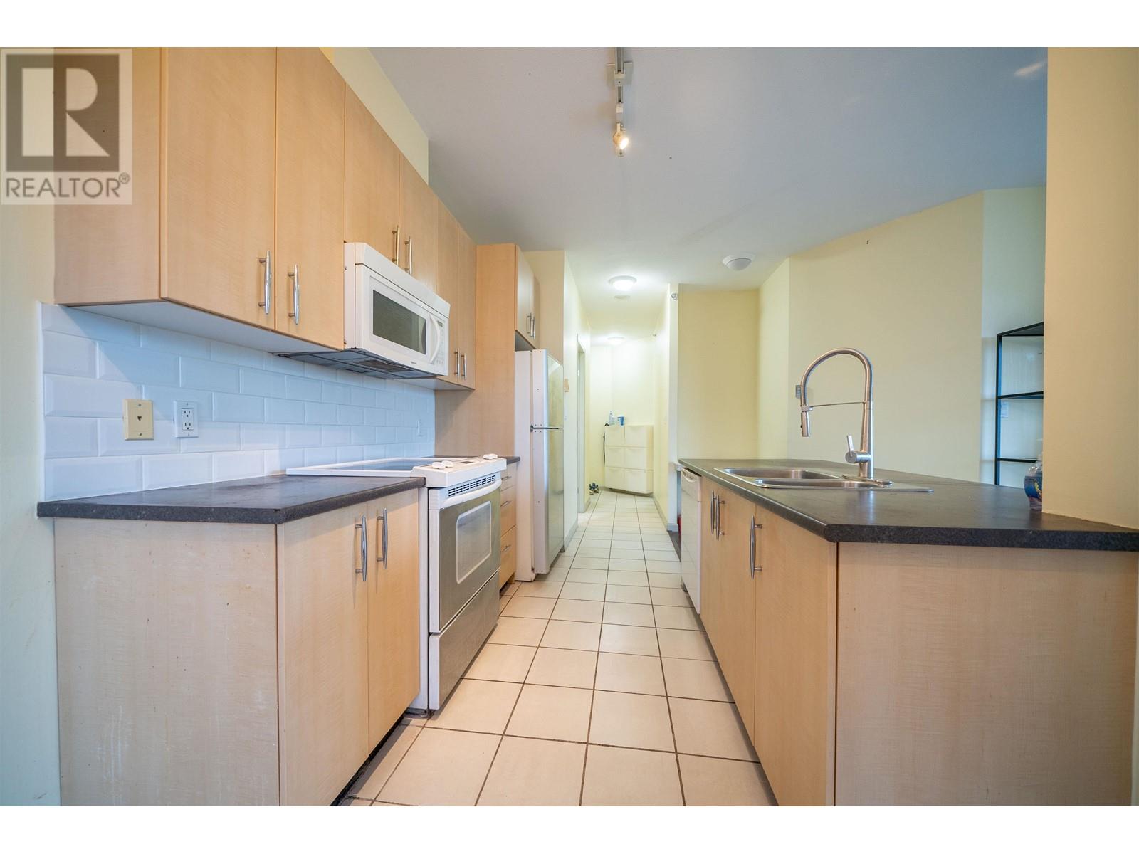 305 7368 Sandborne Avenue, Burnaby, British Columbia  V3N 5C5 - Photo 6 - R2820205