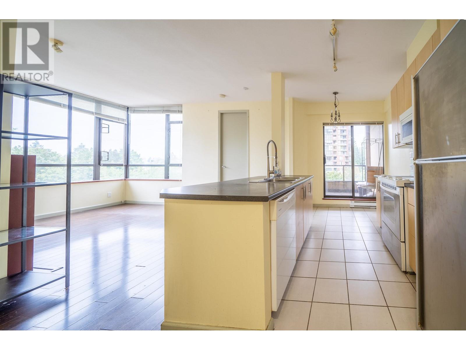 305 7368 Sandborne Avenue, Burnaby, British Columbia  V3N 5C5 - Photo 5 - R2820205