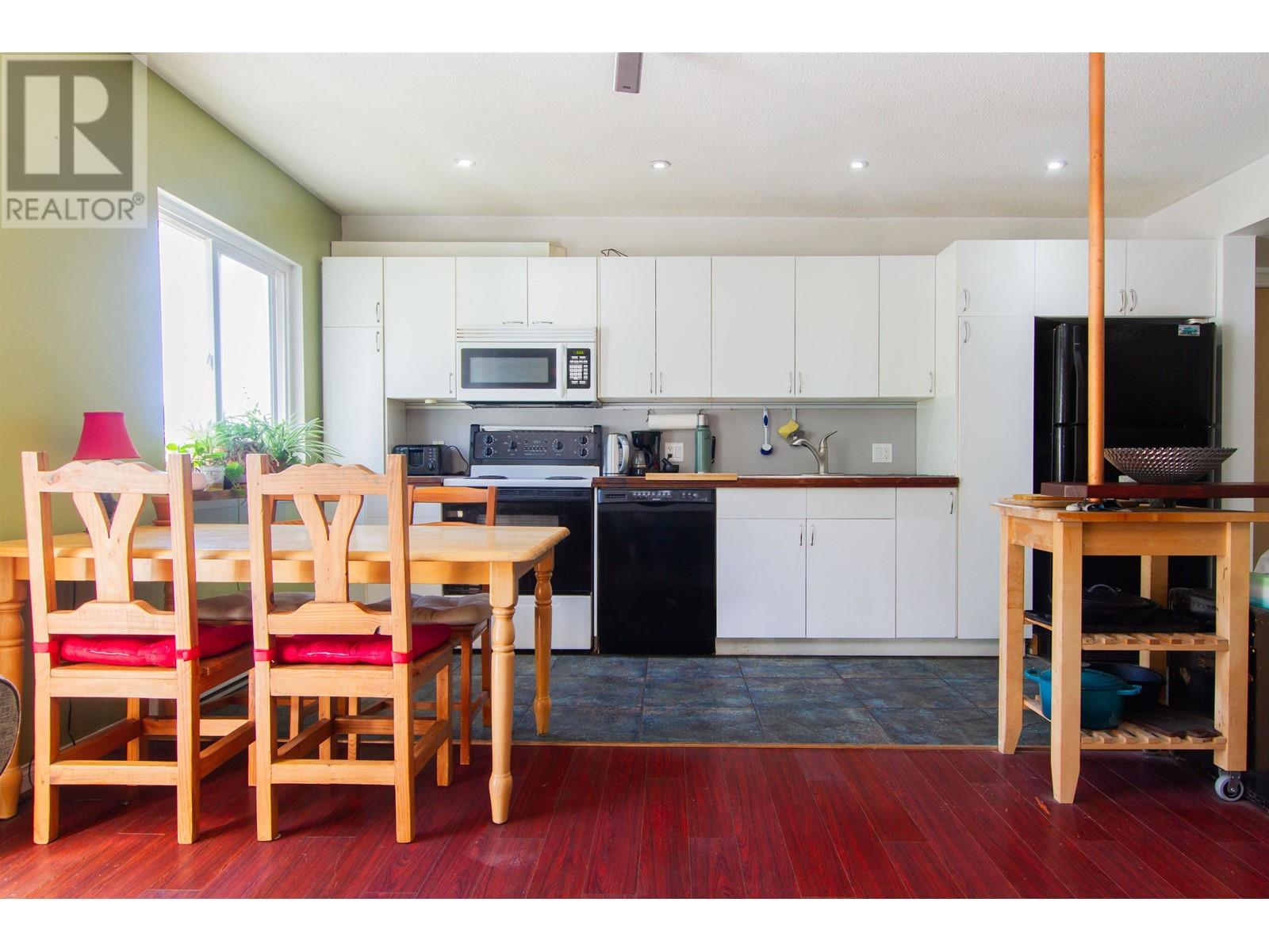 10 38171 Westway Avenue, Squamish, British Columbia  V8B 0Y4 - Photo 3 - R2820245