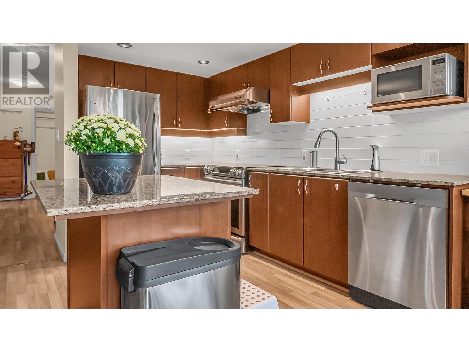 505 9232 University Crescent, Burnaby, British Columbia  V5A 0A3 - Photo 11 - R2820306