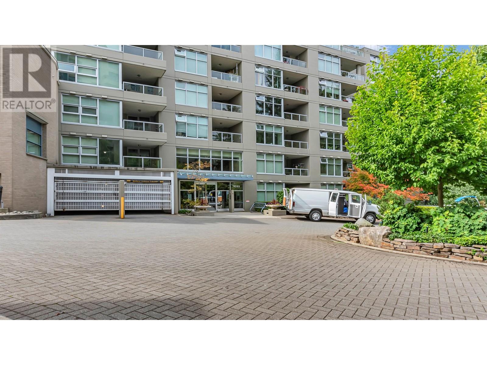 505 9232 University Crescent, Burnaby, British Columbia  V5A 0A3 - Photo 3 - R2820306