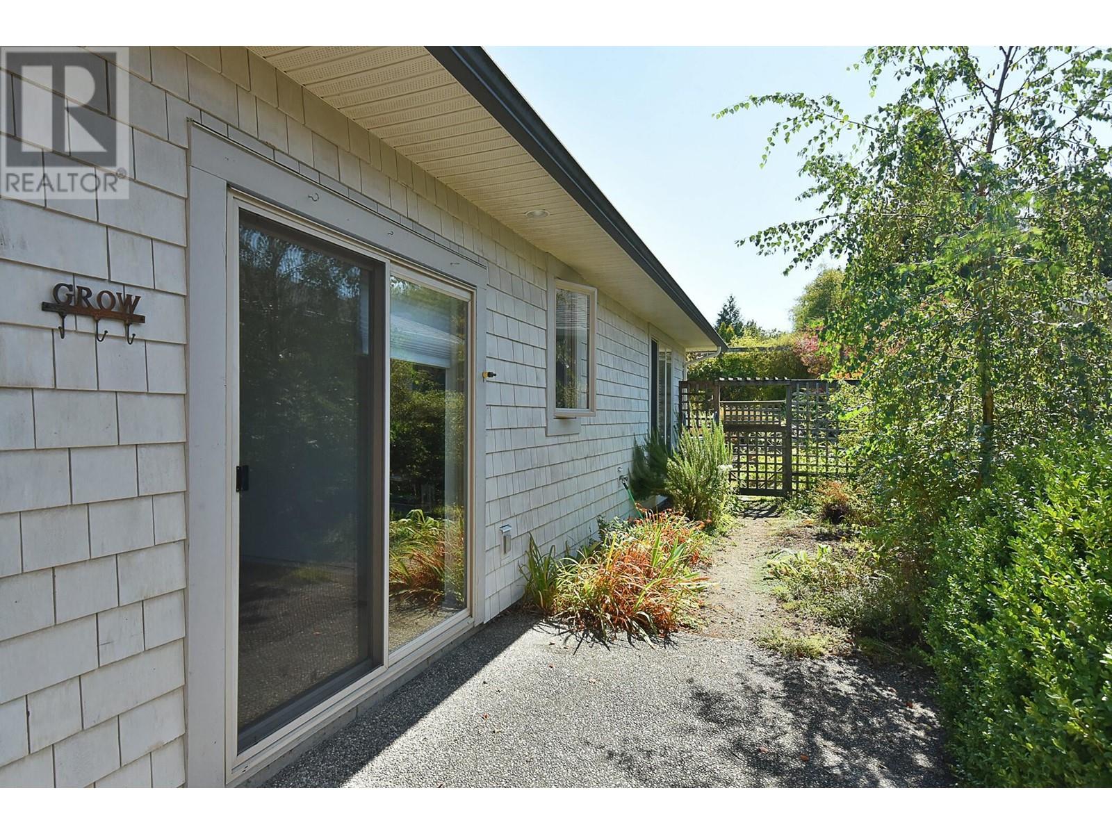 6187 Highmoor Road, Sechelt, British Columbia  V7Z 0L1 - Photo 30 - R2820309