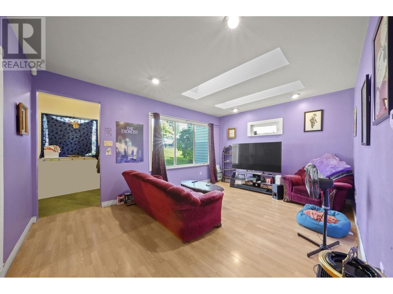 2012 Eighth Avenue, New Westminster, British Columbia  V3M 2T5 - Photo 3 - R2820328