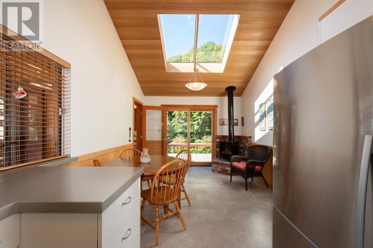 2025 28th Street, West Vancouver, British Columbia  V7V 4M2 - Photo 10 - R2818449