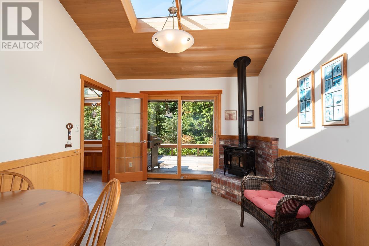 2025 28th Street, West Vancouver, British Columbia  V7V 4M2 - Photo 11 - R2818449