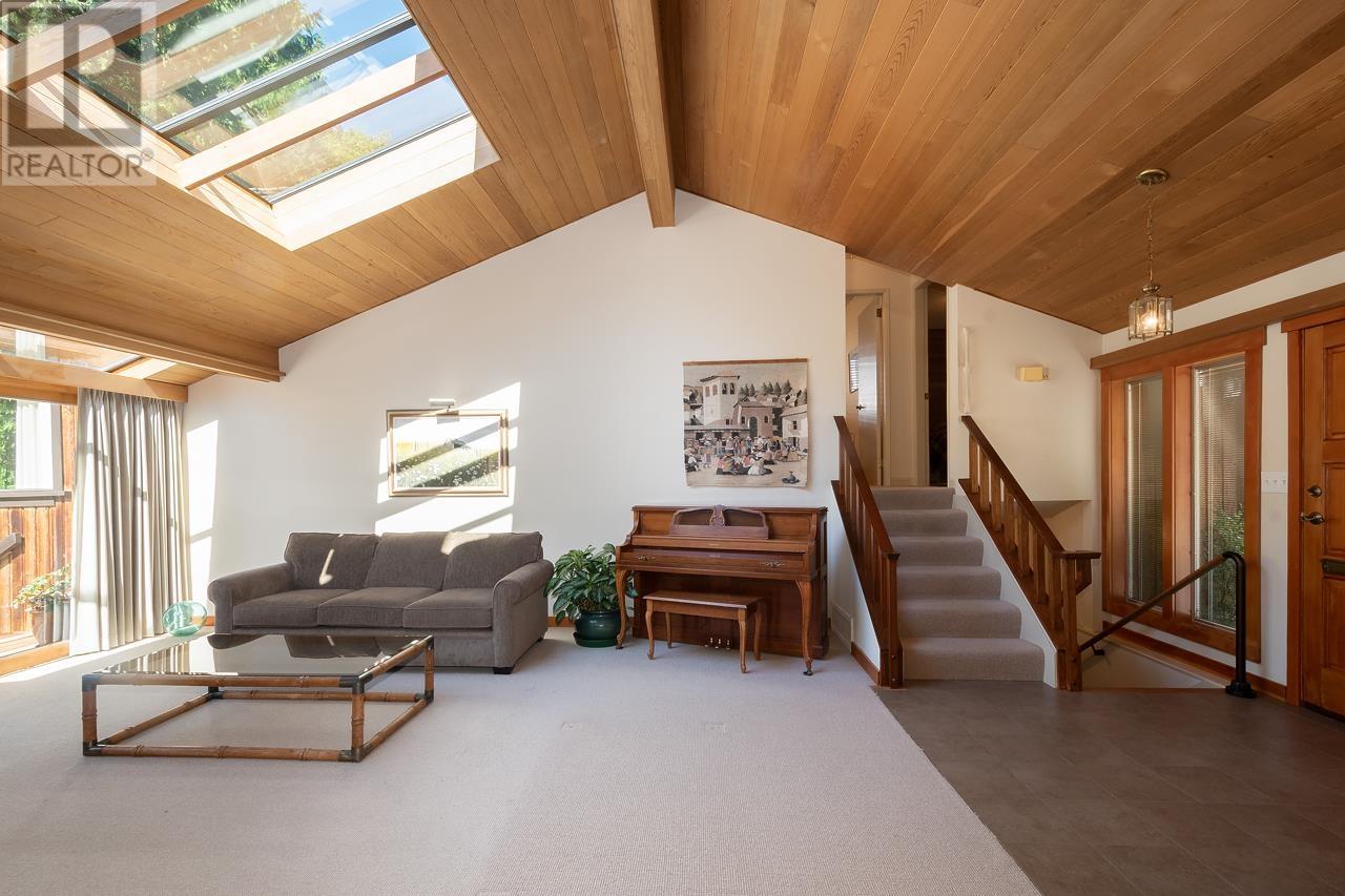 2025 28th Street, West Vancouver, British Columbia  V7V 4M2 - Photo 6 - R2818449