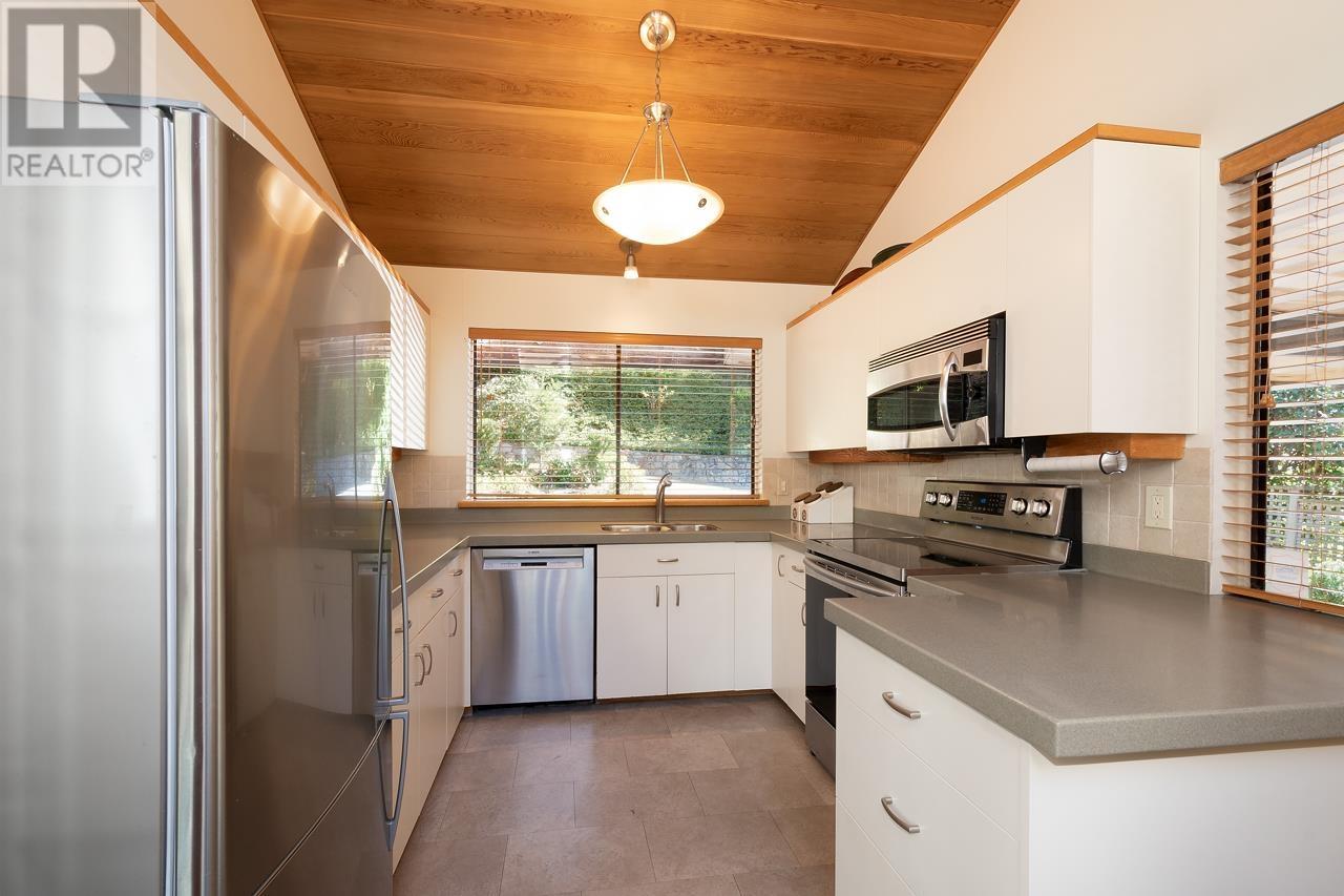 2025 28th Street, West Vancouver, British Columbia  V7V 4M2 - Photo 9 - R2818449