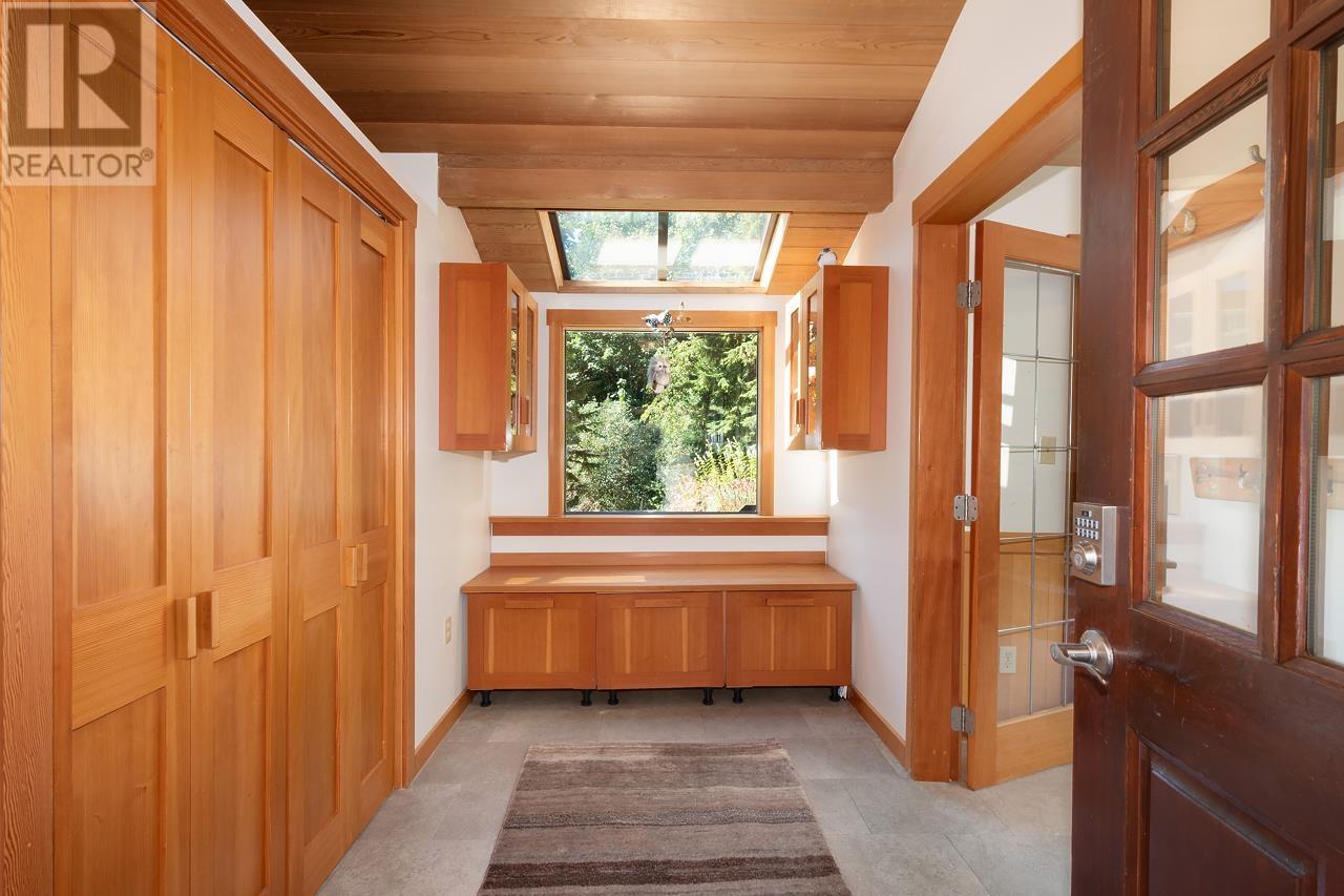 2025 28th Street, West Vancouver, British Columbia  V7V 4M2 - Photo 12 - R2818449