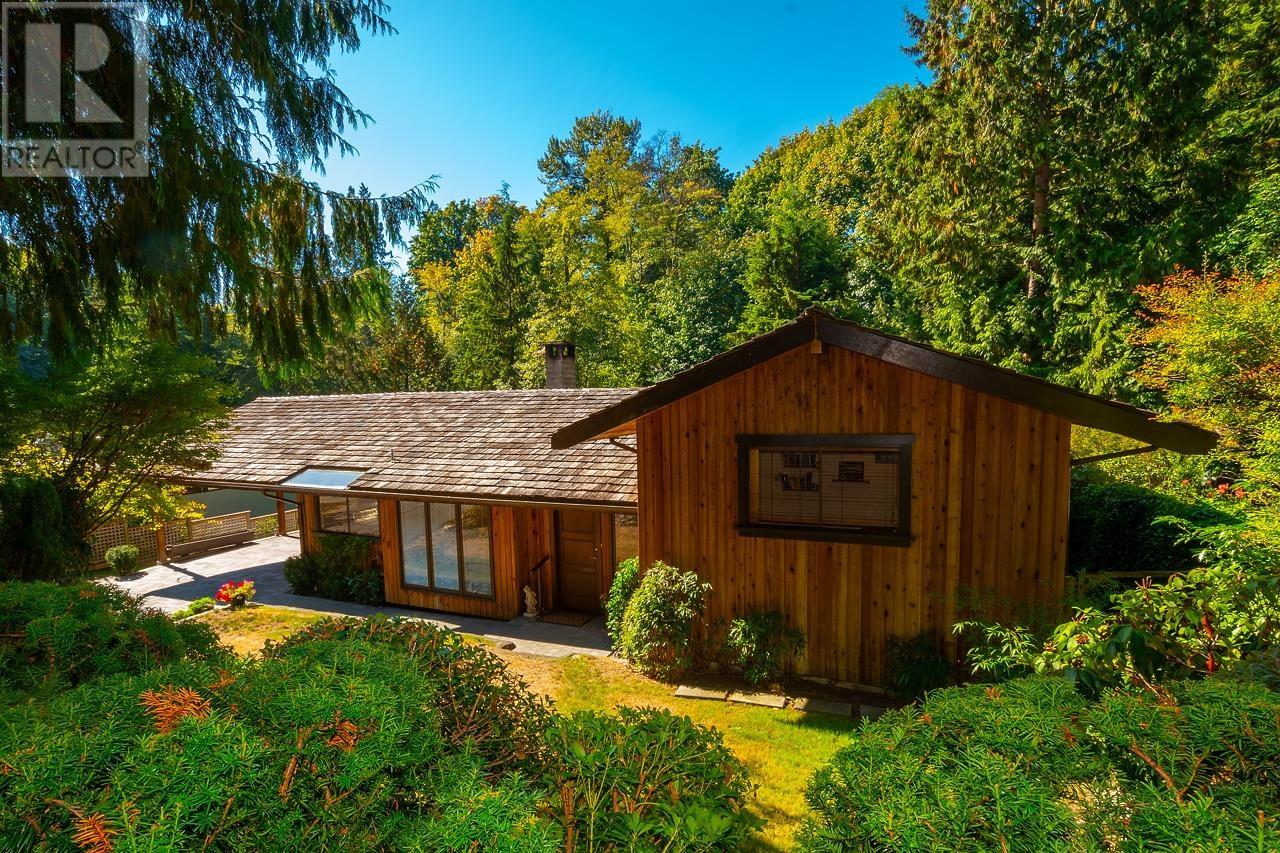 2025 28th Street, West Vancouver, British Columbia  V7V 4M2 - Photo 2 - R2818449