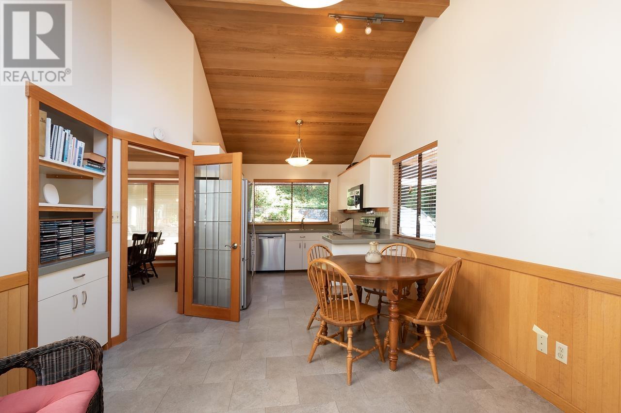 2025 28th Street, West Vancouver, British Columbia  V7V 4M2 - Photo 8 - R2818449