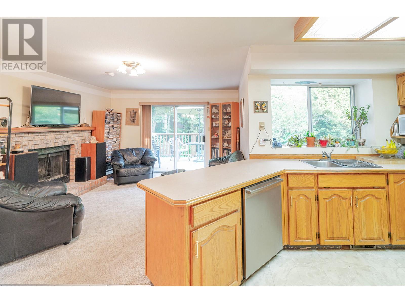 3017 Albion Drive, Coquitlam, British Columbia  V3B 6W9 - Photo 12 - R2818754